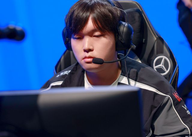 S15：八强名额争夺战，TES对战BLG，谁输谁回家