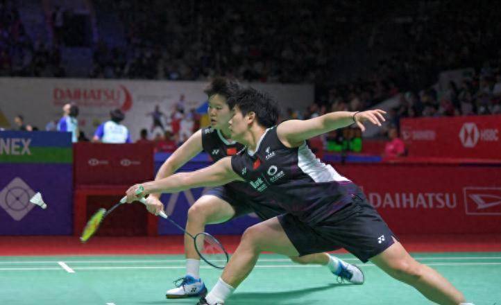 就在刚刚,国羽6胜3负,印度黑马连斩石宇奇李诗沣,男单丢冠,2项剩独苗,女双锁定决赛席位