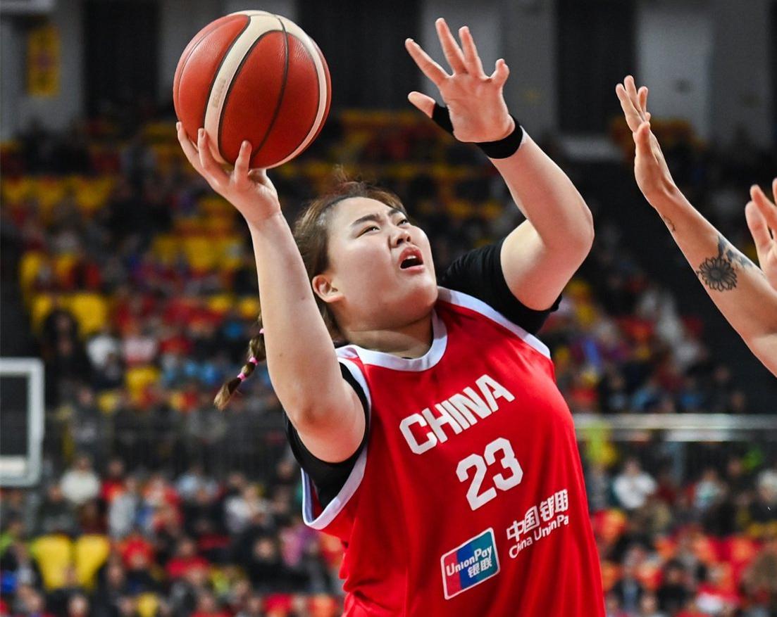 轰17+7!中国女篮25岁2米01中锋闪耀:宫鲁鸣留下女版奥尼尔吗?|中国女篮|宫鲁鸣|巴西|李月汝|沙奎尔·奥尼尔