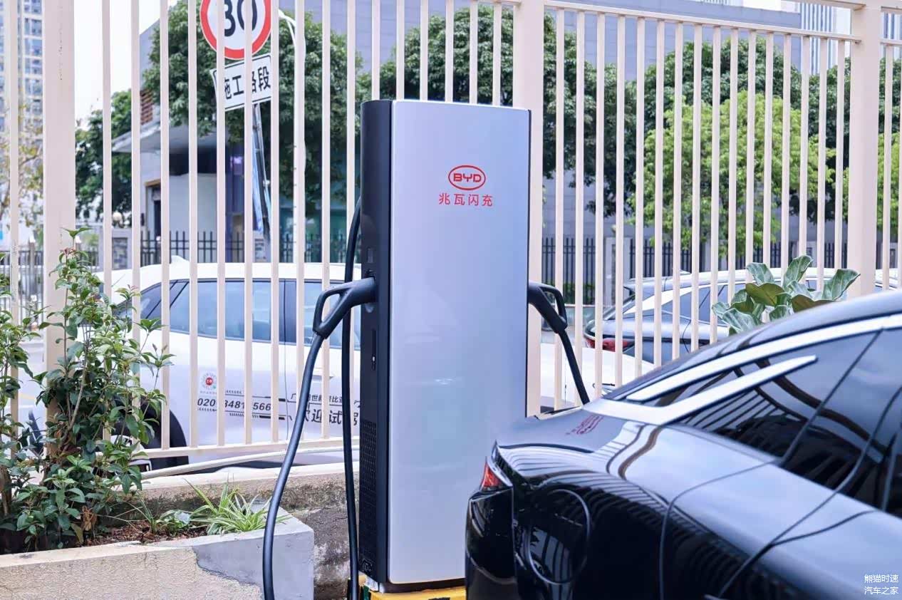 比亚迪兆瓦级充电技术解析:重构电动出行补能逻辑