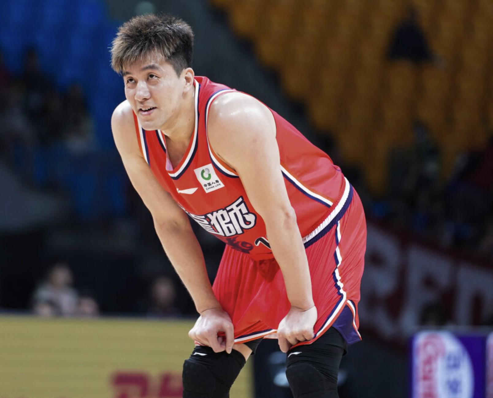 媒体人：中国篮球历史上第一位美式后卫的生涯可能要结束了