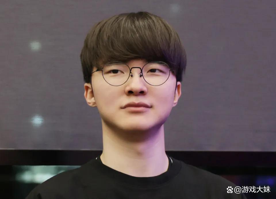 T1赢得太轻松,第一次看到faker打困了,比赛途中哈欠连连