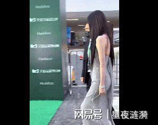 孙怡黑长直闪钻挂脖长裙造型亮相，好美的状态啊！
