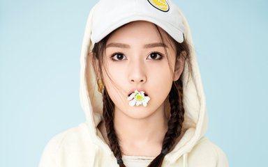 宋祖儿感谢旅行中认识新朋友,网友:这是我见过最美的祖鹅和baby