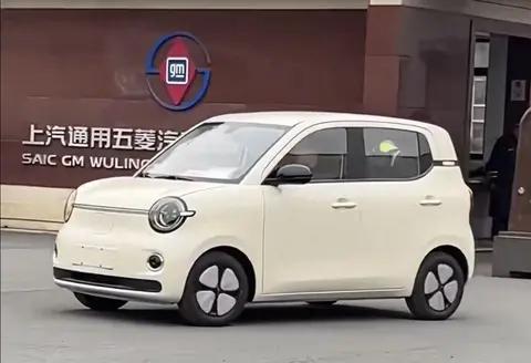 全新一代五菱宏光MINIEV实车现身,外观内饰风格大变