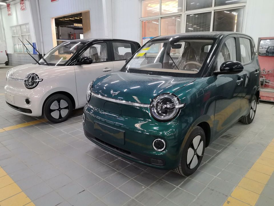 第五代宏光MINIEV到店,全新造型+四门四座,升级悬浮大屏+怀挡_新闻