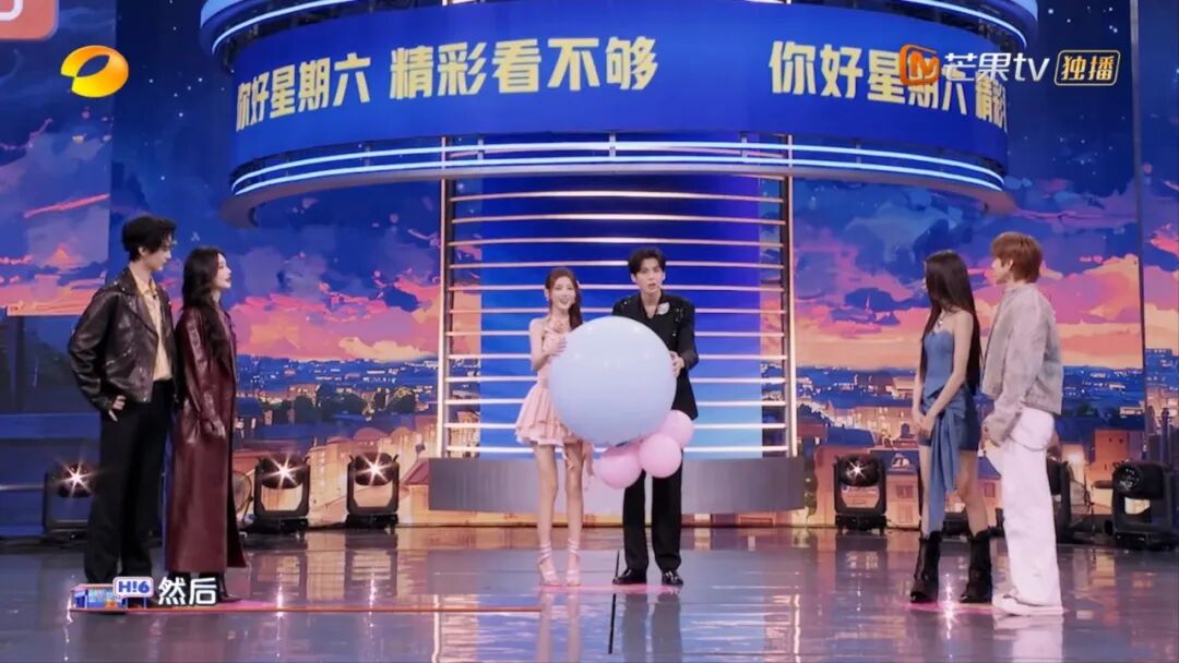 《你好星期六》毕雯珺张予曦、孟子义何与超甜营业,单肩抱、深情对视、十指相扣,这才是有效营业!