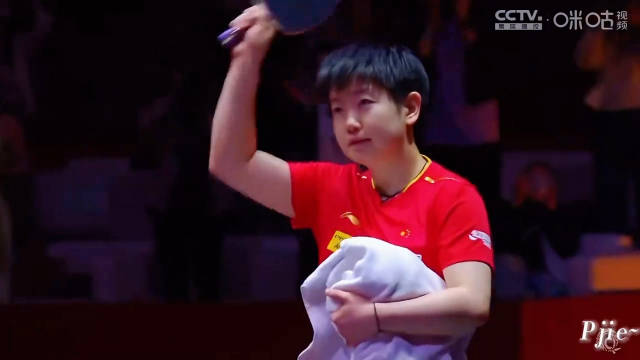 孙颖莎新加坡大满贯夺冠，16岁横空出世诠释向上力量