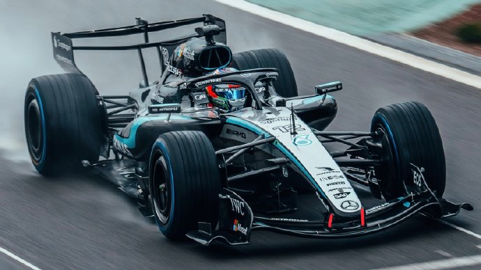 梅赛德斯W17赛车在本站比赛中的技术优势体现在哪些方面？