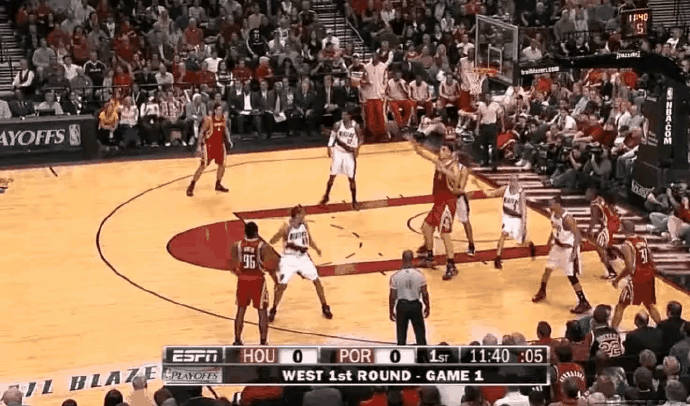 姚明作为替补中锋入选火箭队史最佳阵容，他的具体贡献有哪些？