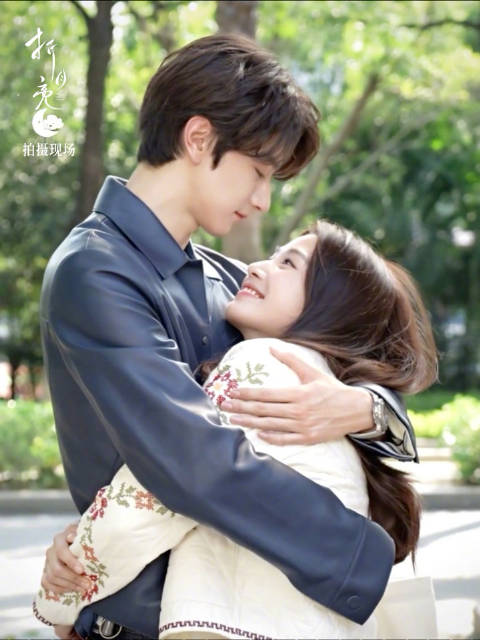 牵手拥抱对视眼神拉丝了都 好幸福吧