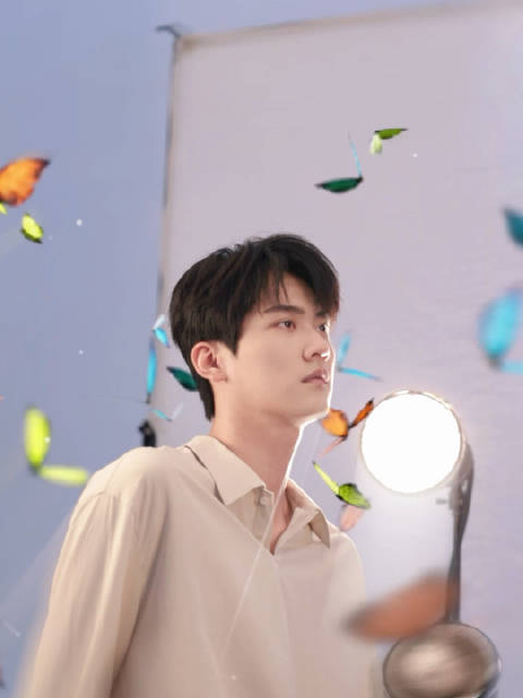 周柯宇新歌狙击蝴蝶上线，与李雾合作演绎夏至浪漫