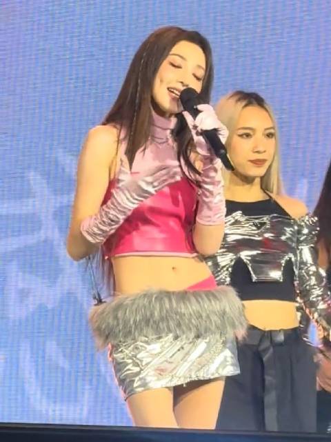 彭小苒演唱《爱你》展现演技舞蹈实力