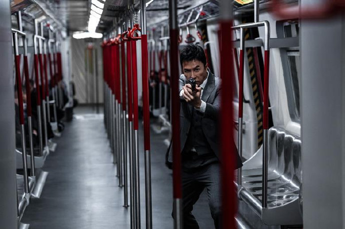 甄子丹在电影《误判》中尝试了哪些创新和突破？