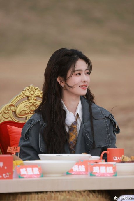 白鹿和张艺凡在《宇宙闪烁请注意》中的互动有哪些名场面？