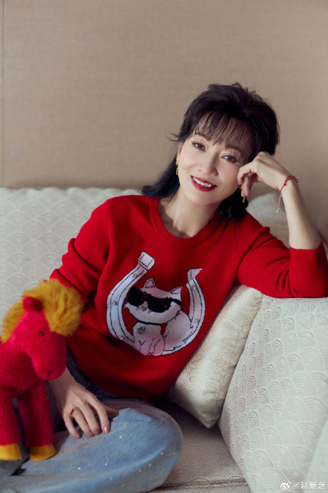 赵雅芝此次发放妇女节红包，与她之前的新春红包活动有何不同？