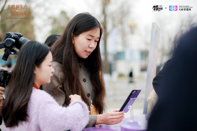 除了王一博和周冬雨，还有哪些明星参与过类似的非物质文化遗产推广活动？