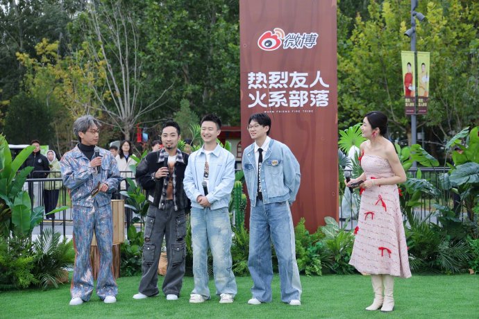 合文俊是谁，他和李飞在现实生活中是什么关系？