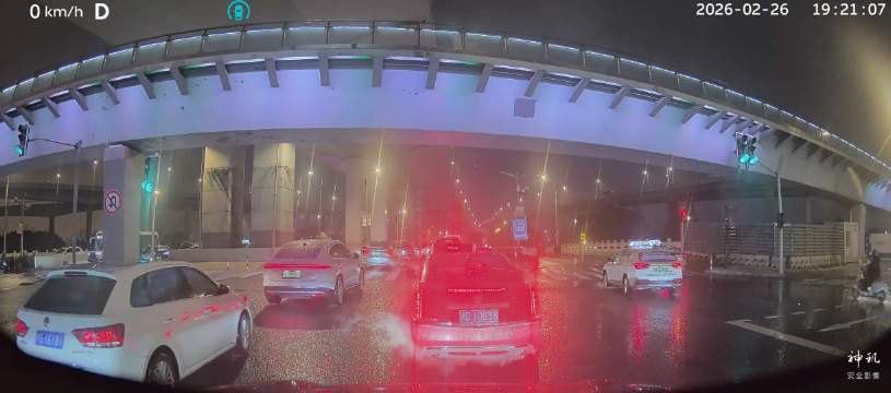 蔚来神矶与Orin版世界模型2.0体验差异显著