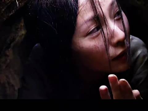 消失的凶手，女囚犯利用盐腐蚀牢房里的墙壁，从而成功越狱