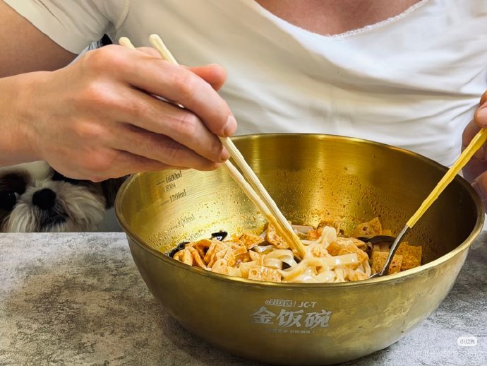 檀健次放饭了，今天喝的鸡汤