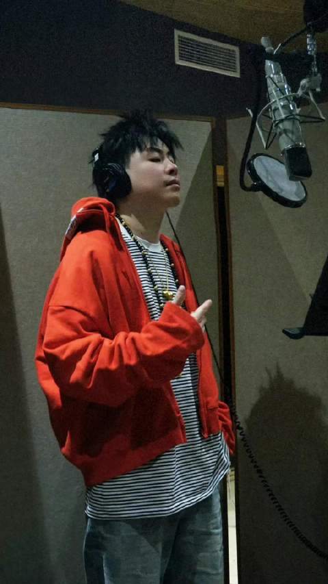 别人用权威形容你 我用你形容权威