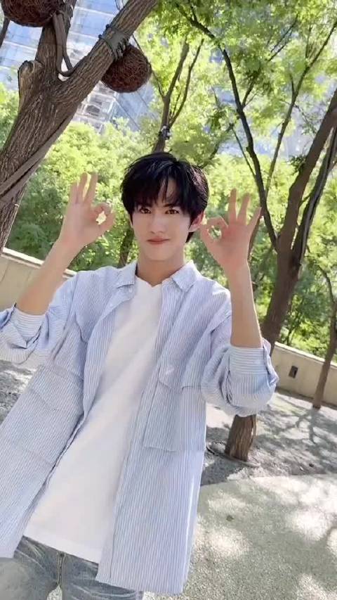 新人演员刘轩丞发文引共鸣