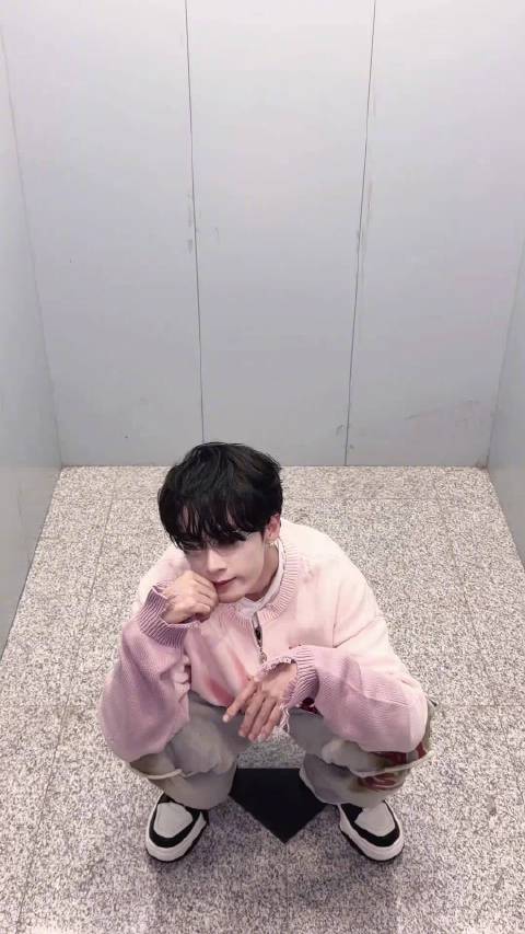 檀健次丨穿最粉嫩的衣服跳最爽的舞