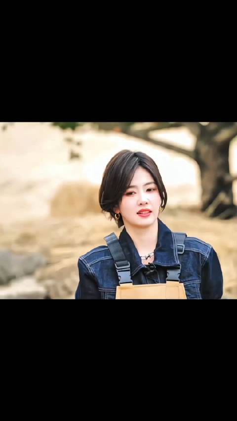 白鹿张艺凡同框笑容治愈画风甜萌