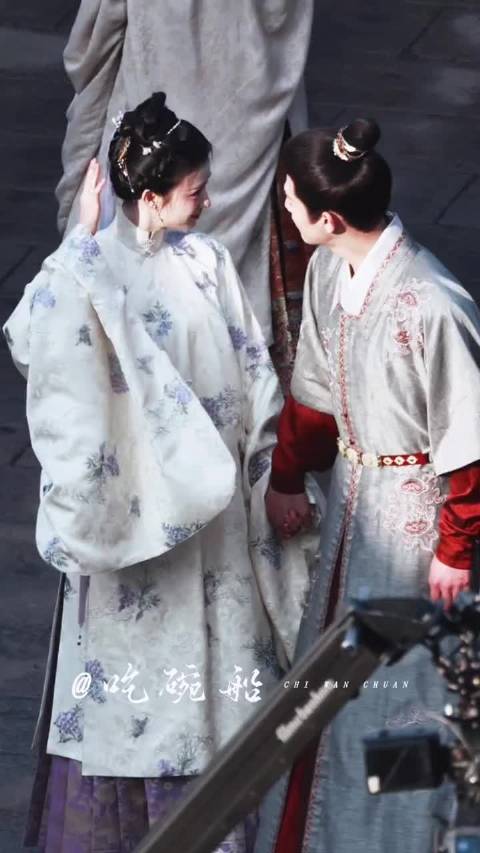 王楚然 辛云来《明月录》路透 牵着手摇啊摇的，怎么就那么甜啊