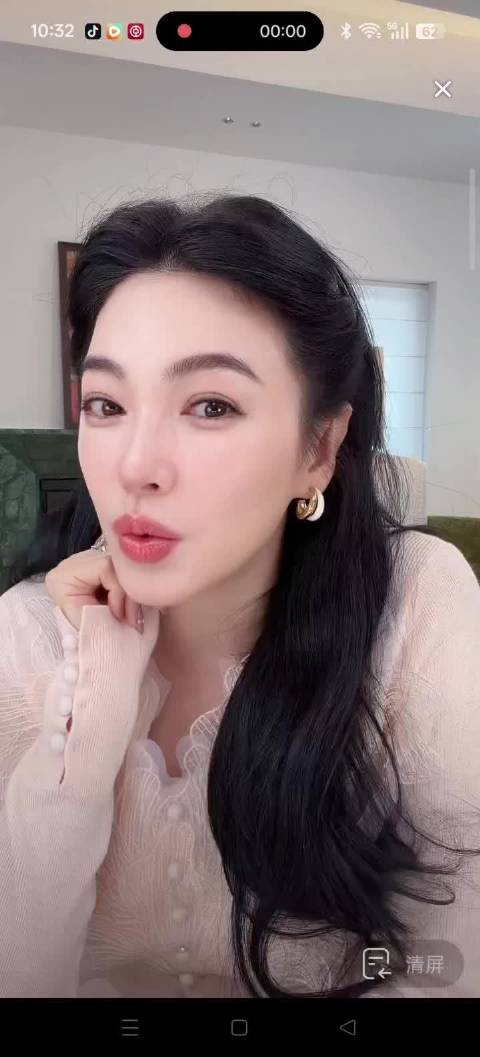 热搜一点也不影响张雨绮没回应，这会又在直播啦！