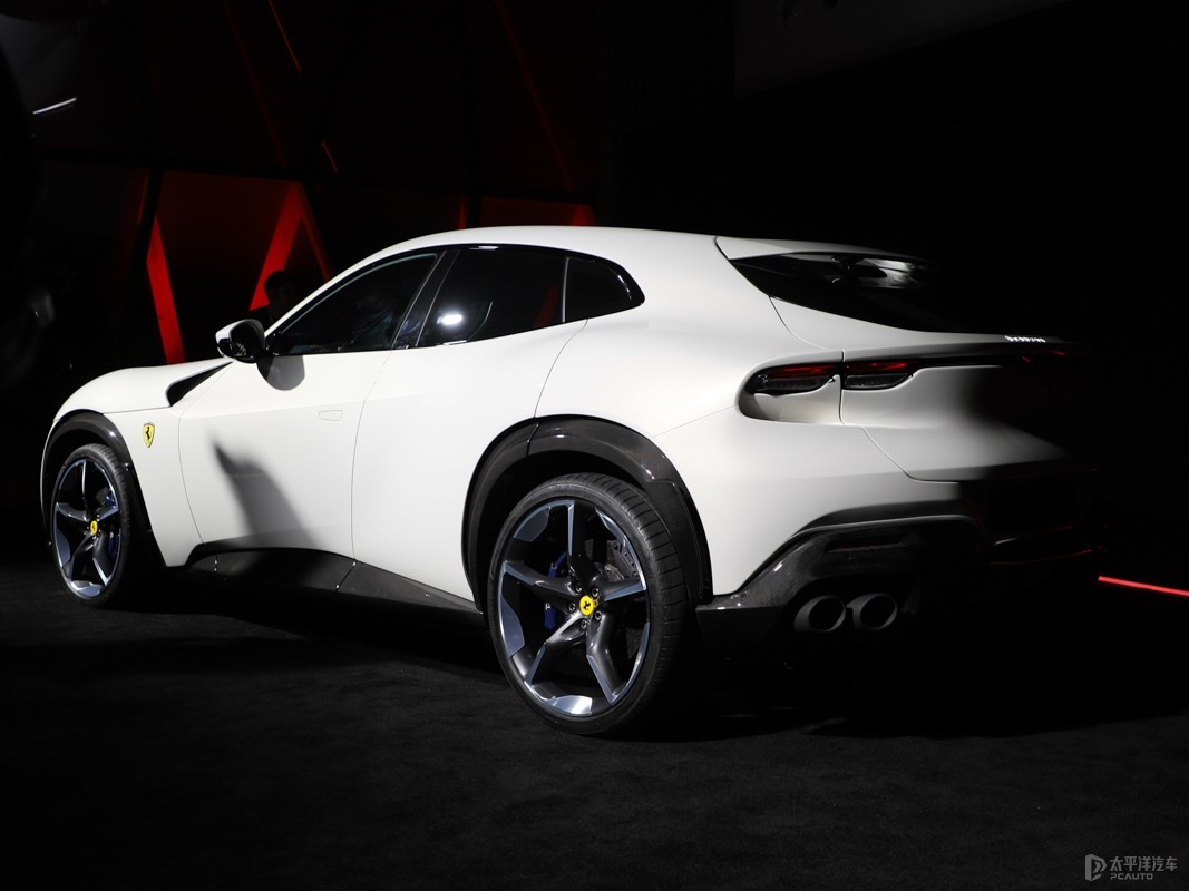 法拉利Purosangue技术解析:碳纤维架构如何重塑SUV