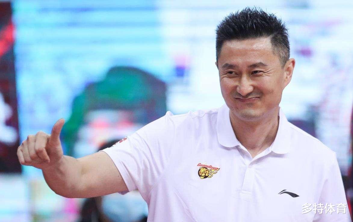 广东男篮官宣!宏远完成休赛季首笔补强,朱芳雨摊牌,黑白矮快组合亮相