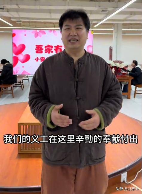 他是《武林外传》副导演,十年来坚持做公益,今在郑州开免费餐厅