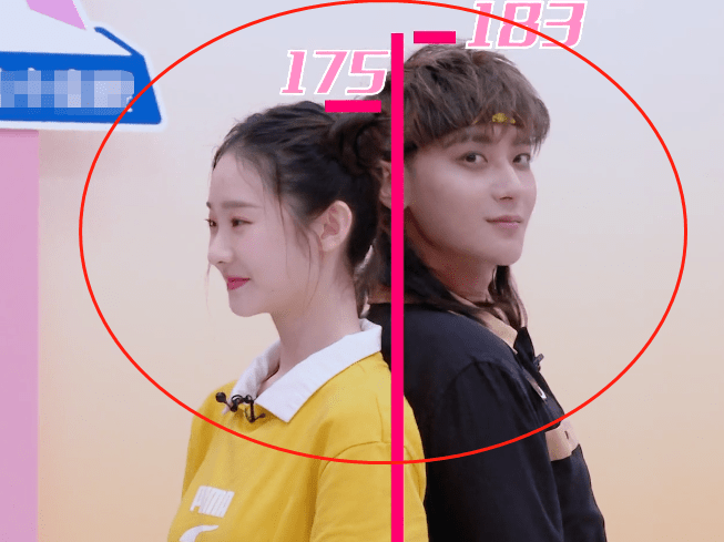 张艺凡被黄子韬质疑身高,当众站一起验证,身高差距一目了然