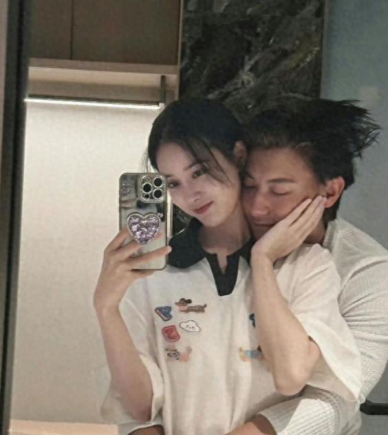 黄子韬给徐艺洋一巴掌登热搜，女方满脸震惊，刘耀文吓出表情包|刘耀文|徐艺洋|激吻|粉丝礼物|黄子韬|黄晓明