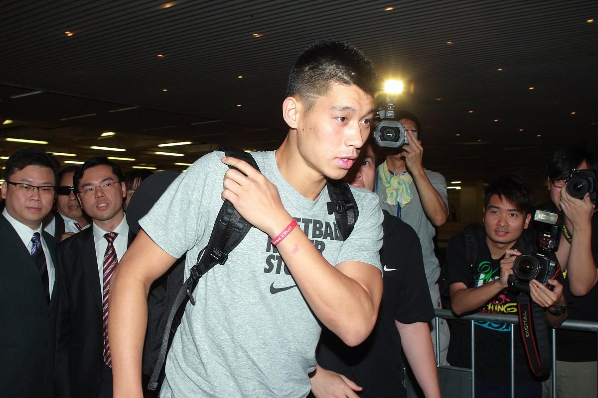 从落选秀到亿万富豪:林书豪NBA生涯薪资全解析,华人球员天花板