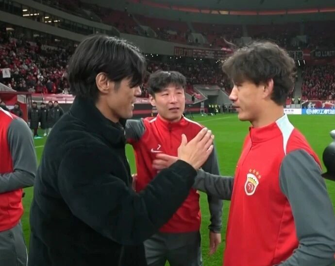 送别两位老将,遭开场两记闷棍,两队全场五中门框,海港遭遇中超“开门黑”!