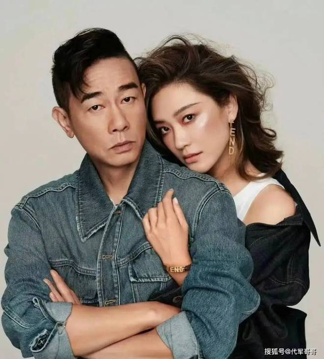 42岁应采儿近况曝光!嫁给陈小春生2个儿子,如今婚姻生活很幸福