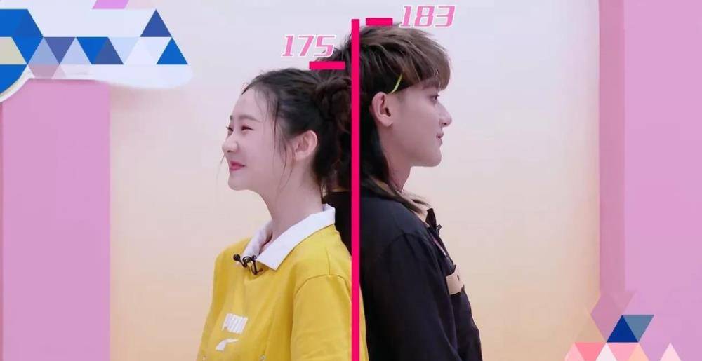 身高被质疑,张艺凡成第二个关晓彤?黄子韬和她比个子