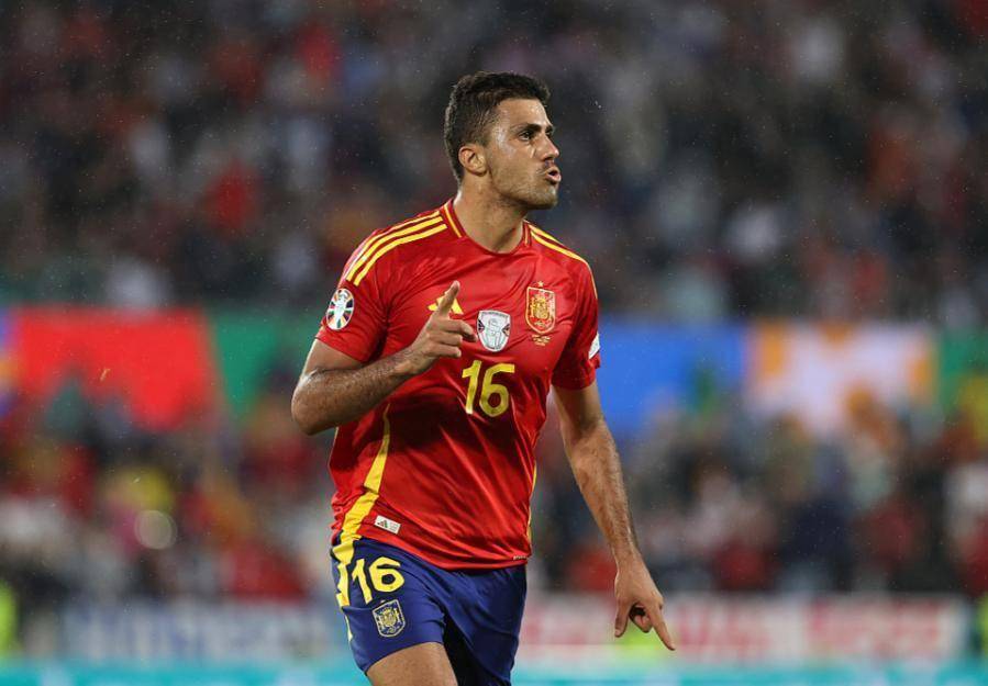 1-0!哈兰德缺战，塞门约补时绝杀，曼城6连胜，与阿森纳仅差2分_马尔穆什_比赛_皮球