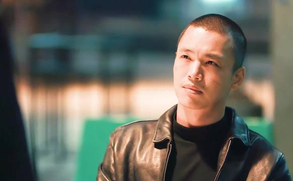 好兄弟被毒枭所害，昔日大哥得知后重出江湖，召集百人，只为给兄弟报仇