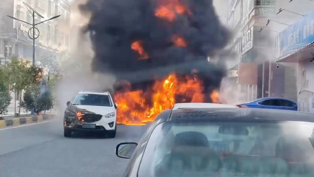 马自达司机行驶缓慢引后车不满