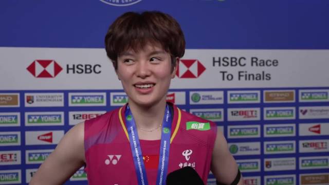 王祉怡夺冠后和教练的互动太可爱啦！