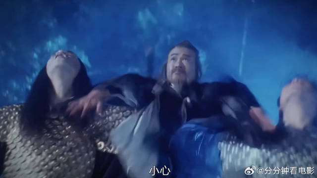 素衣染刃焚孤魄玄袍曳火烬千尘王祖贤林正英