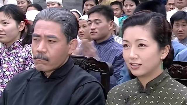 大宅门：占元叫景琦同志，景琦还以为是当众戏耍他，竟谎称肚子拉稀离场！