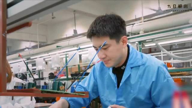 当月入百万的林更新，去电子厂当流水线工人太难了