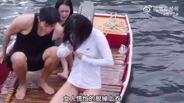 女人被巨齿鲨困在大海里，她到底该如何自救？