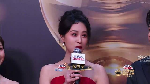 蓝盈莹谈生万物天崩开局，称银子角色励志