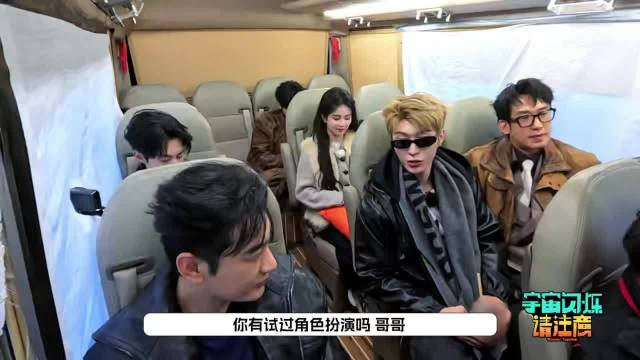 范丞丞问黄晓明有没有cos过，黄晓明说吕布，网友：没想到